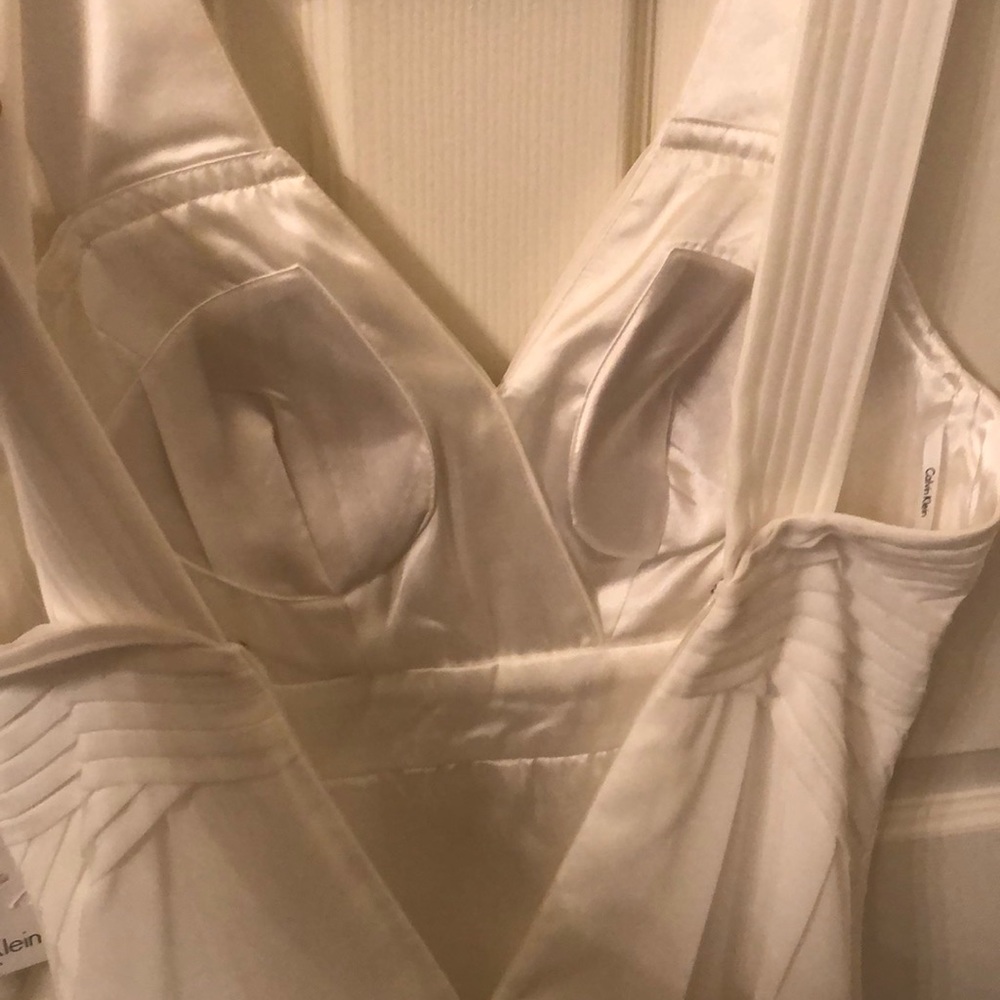 FLASH SALE! 🔥White Calvin Klein Dress Size 4 - Picture 6 of 8